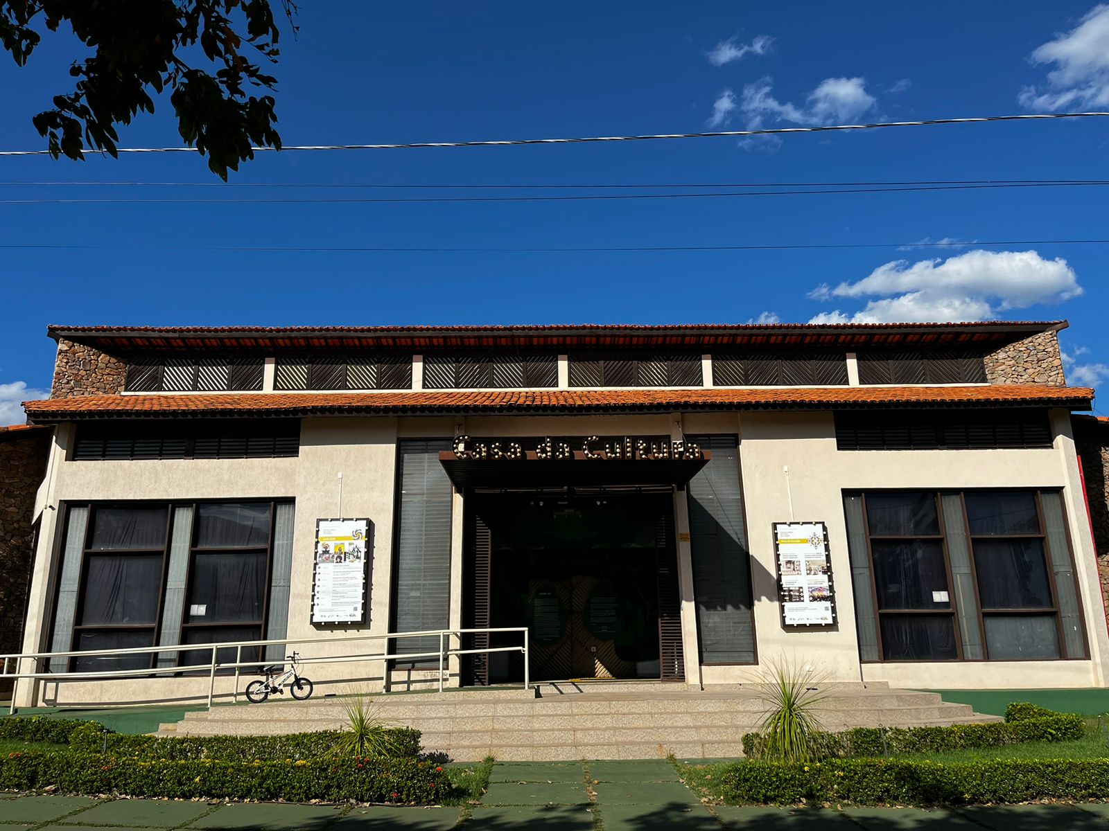 Foto da fachada da Casa da Cultura