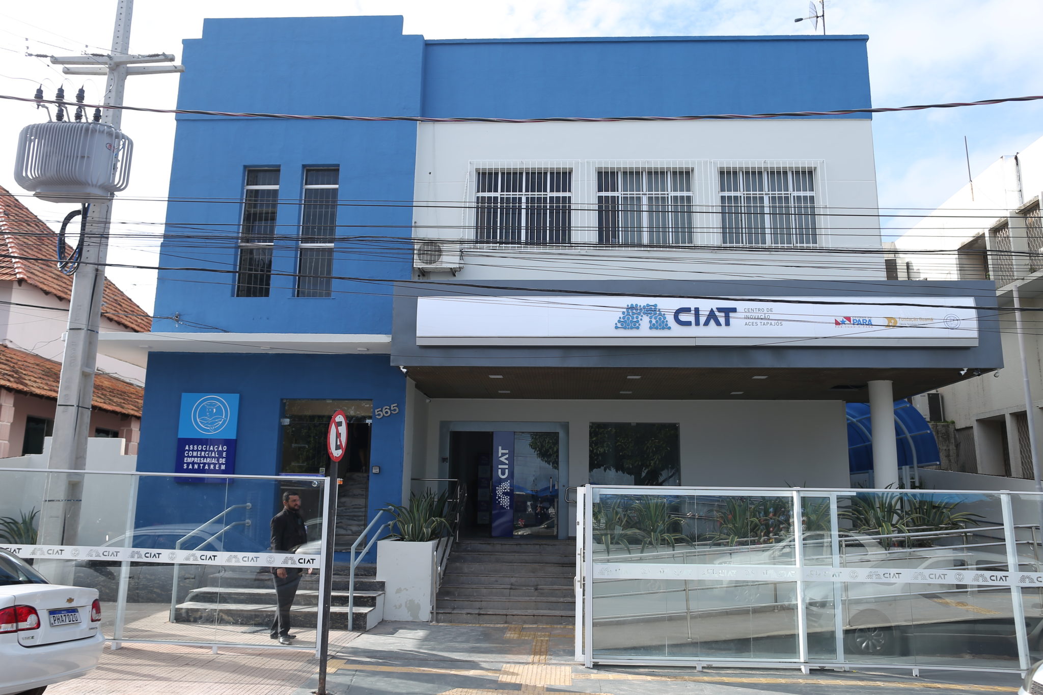 Foto da fachada do prédio da CIAT.jpg 