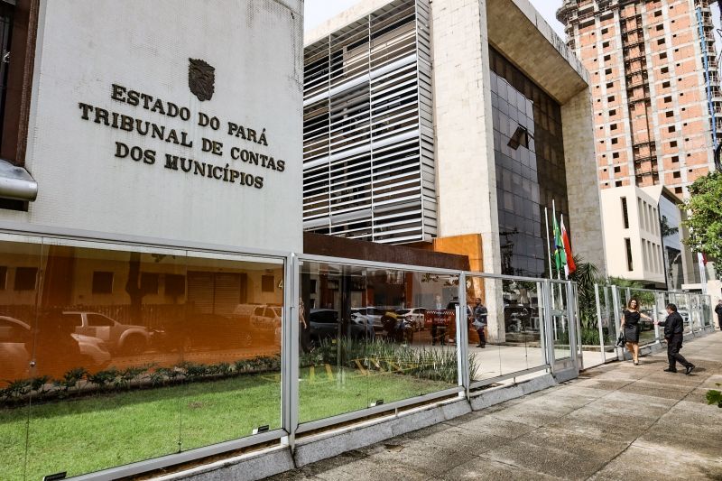 Foto da fachada do Tribunal de Contas dos Municipios