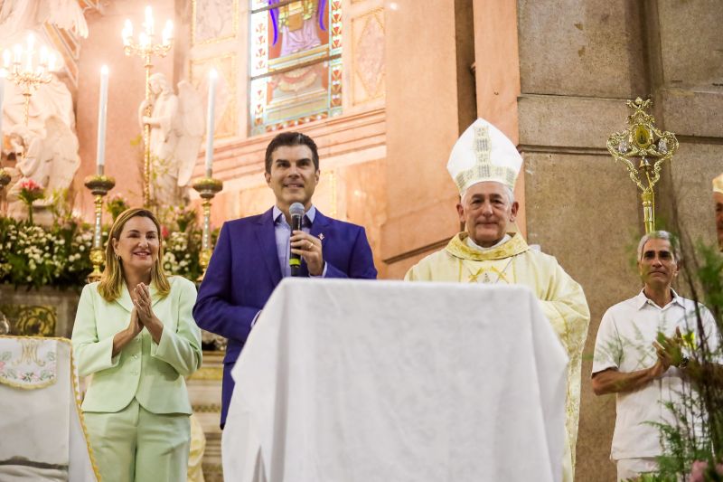 governado do Estado do Pará discursa em evento católico.