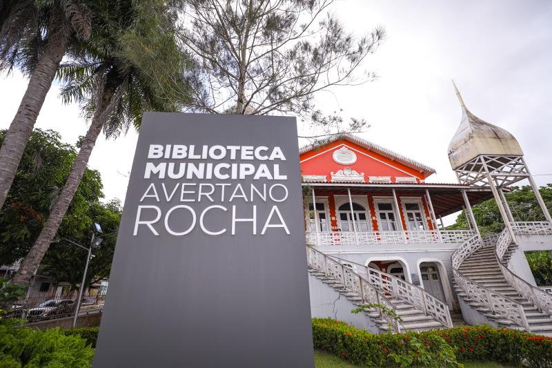 Fachada da Biblioteca do Avertano Rocha