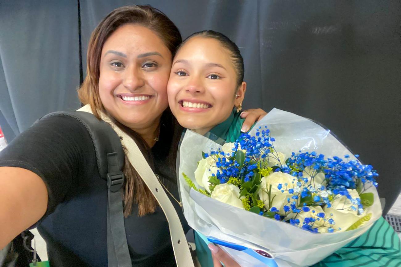 A ginasta belenense, Andreza Lima, de 17 anos, com a mãe, Flávia Lima