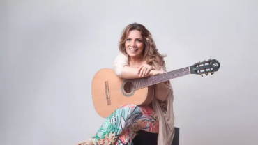 Cantora Lucinnha Bastos