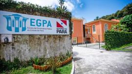 fachada com placa da Escola de Governança Pública do Estado do Pará