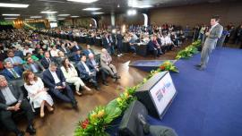 Foto do auditório da reunião do governador Helder Barbalho com os prefeitos e demais autoridades dos municipios do Estado do Pará