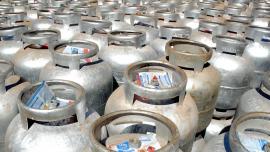 Botijões de gás enfileirados