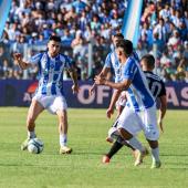 Jogadores do Paysandu jogando em campo